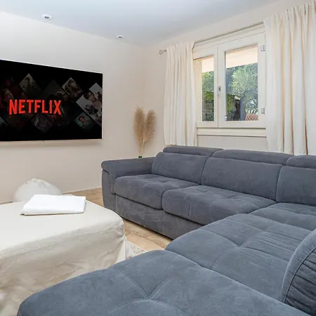 Patrizia-luxury House דירה